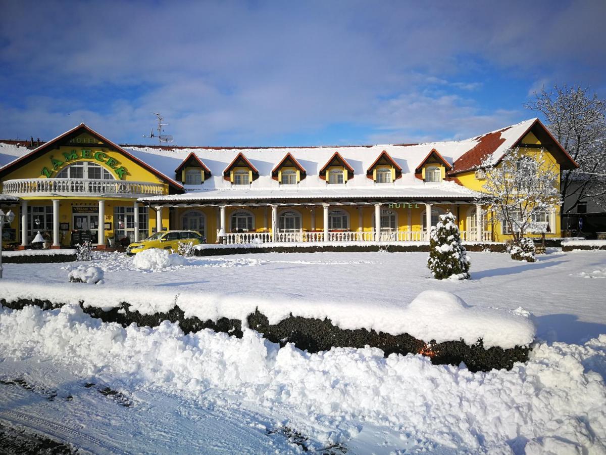 Hotel Zamecek Mikulov Exterior photo