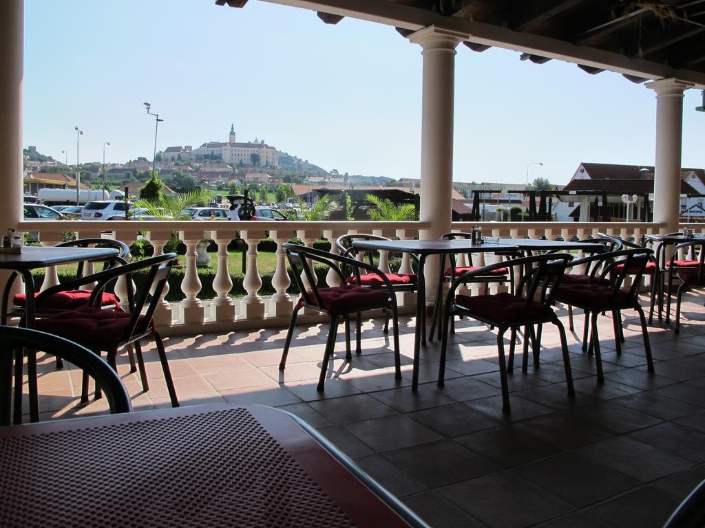 Hotel Zamecek Mikulov Exterior photo