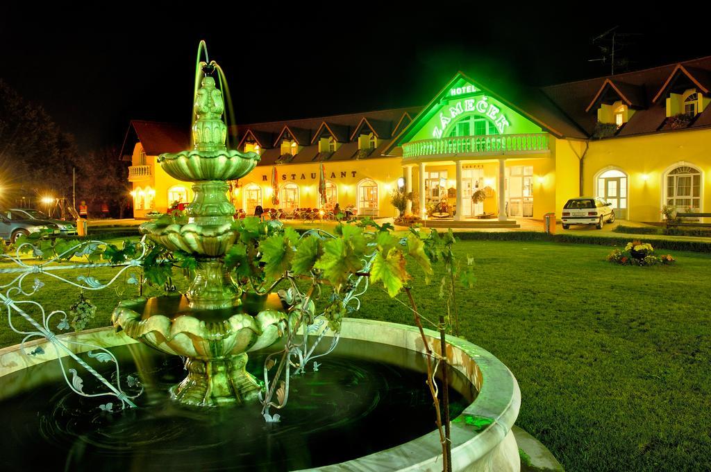 Hotel Zamecek Mikulov Exterior photo