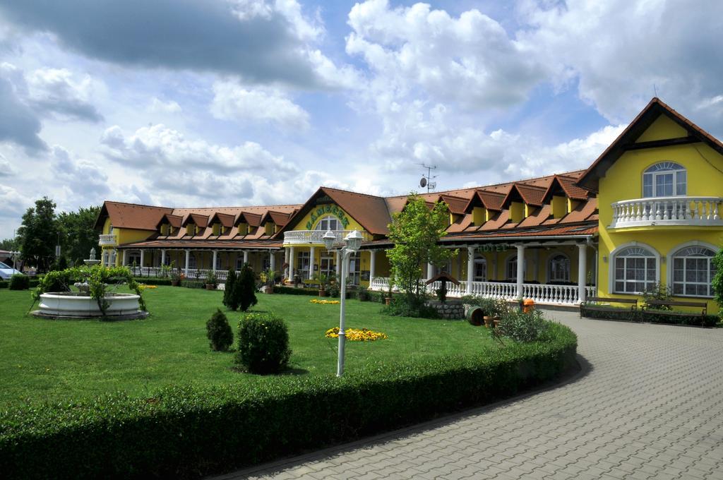 Hotel Zamecek Mikulov Exterior photo