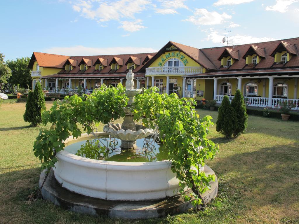 Hotel Zamecek Mikulov Exterior photo