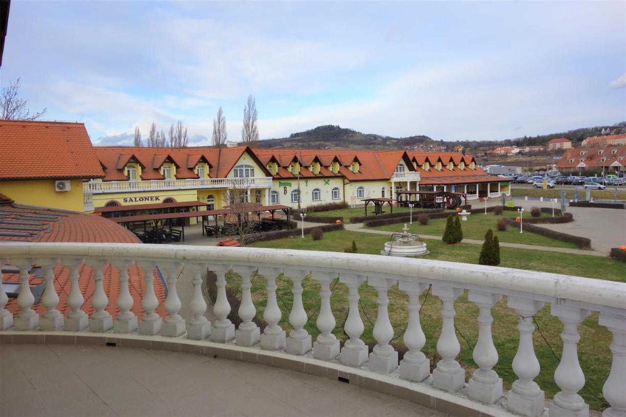 Hotel Zamecek Mikulov Exterior photo